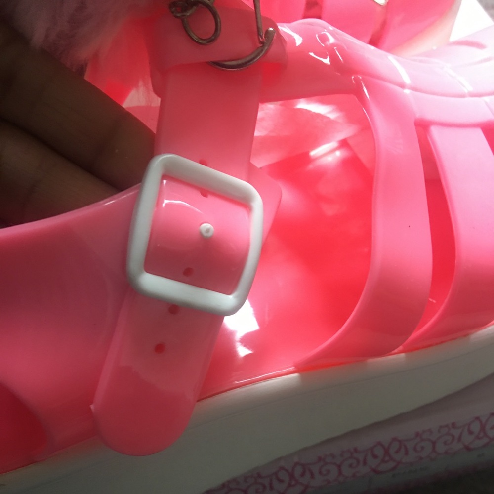 Adorable hot pink flat form jelly sandals w/unicorn Pom Poms - Picture 8 of 14